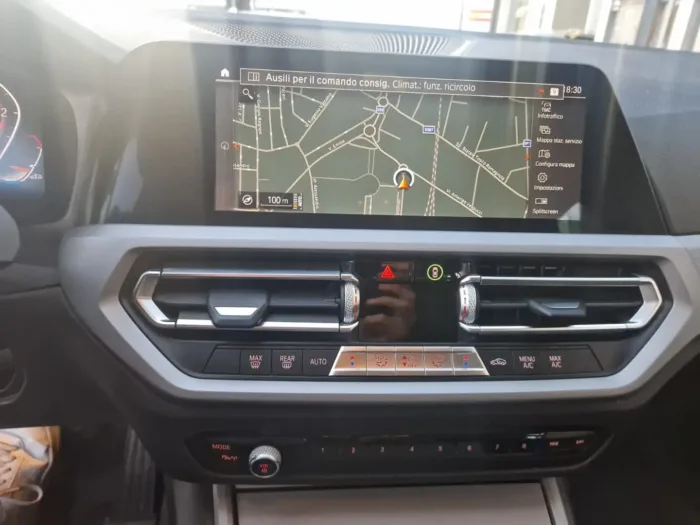 BMW 320D Touring Business Advantage auto - immagine 8