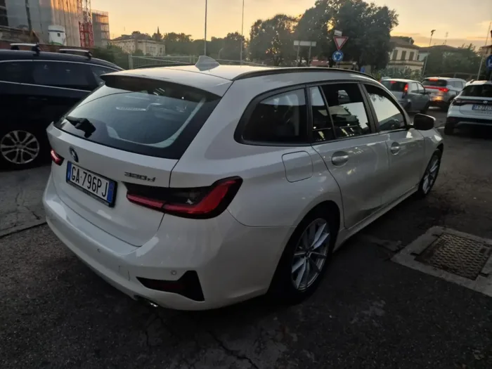BMW 320D Touring Business Advantage auto - immagine 3
