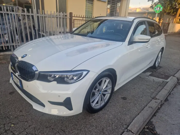 BMW 320D Touring Business Advantage auto - immagine 2