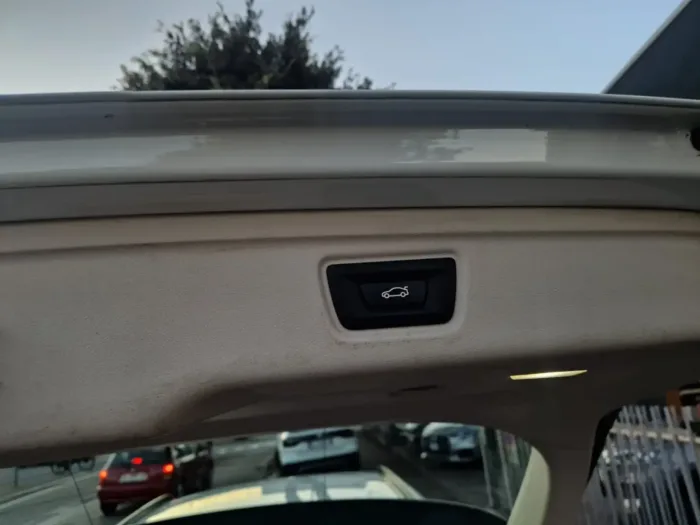 BMW 320D Touring Business Advantage auto - immagine 14