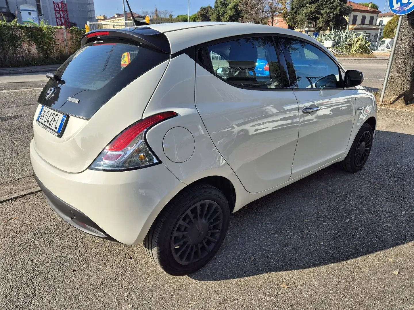 LANCIA YPSILON 1.0 HYBRID SILVER - immagine 4