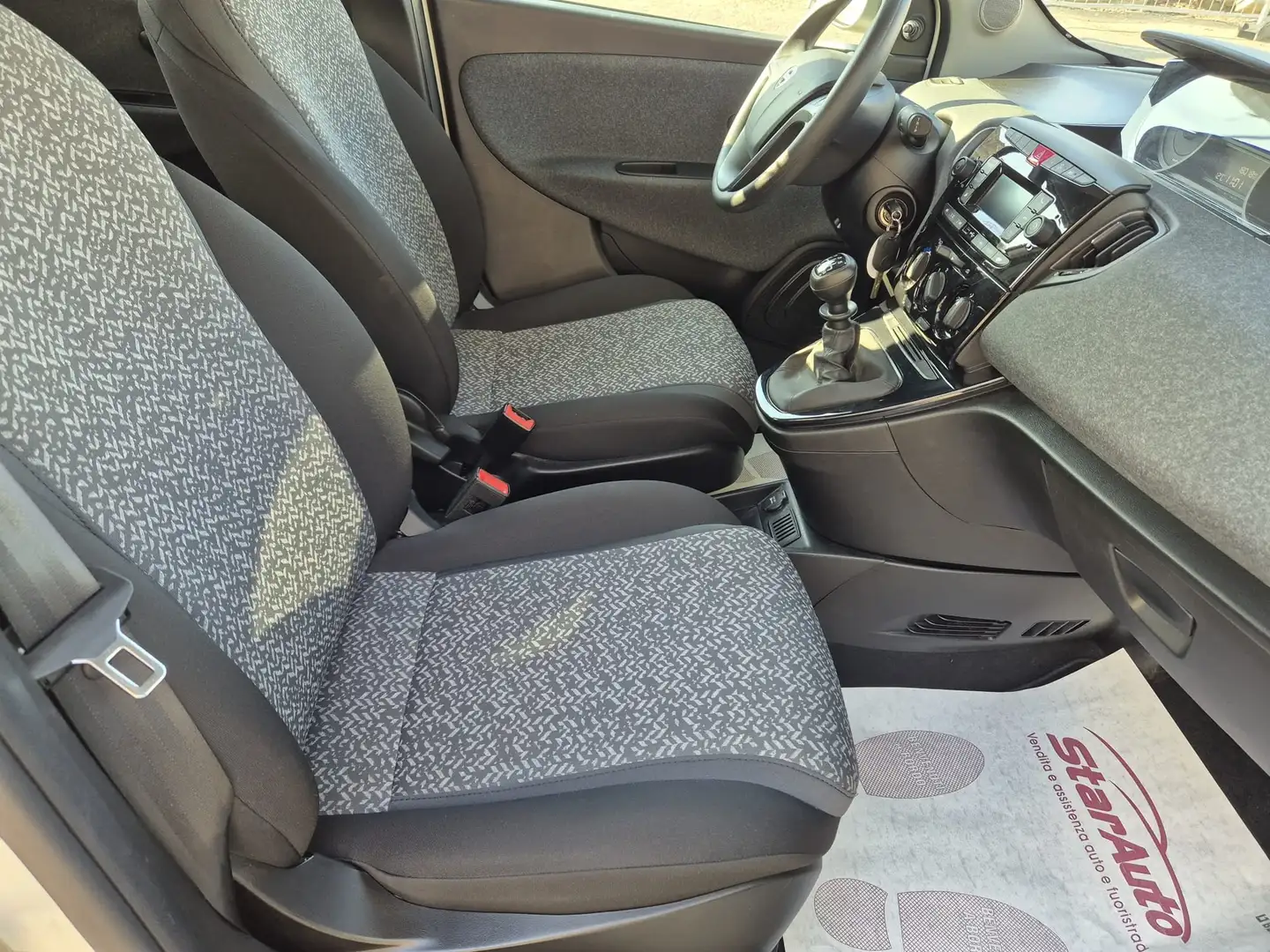 LANCIA YPSILON 1.0 HYBRID SILVER - immagine 11