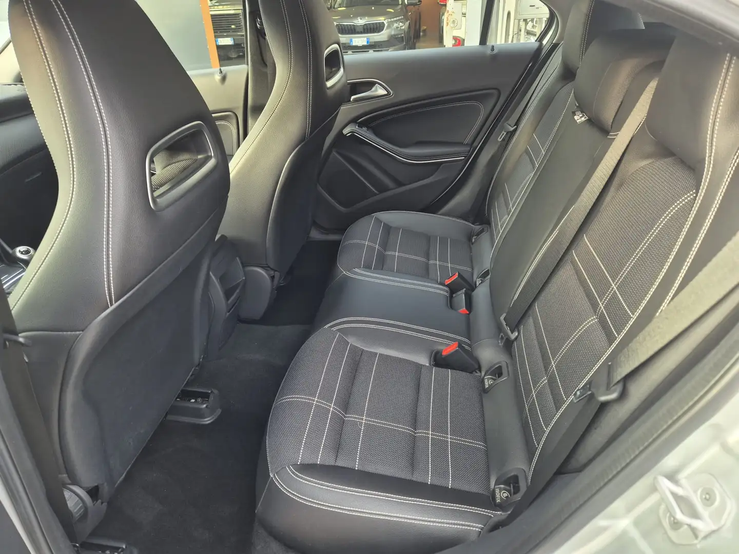 Mercedes-Benz A 180 d Premium my16 - immagine 12