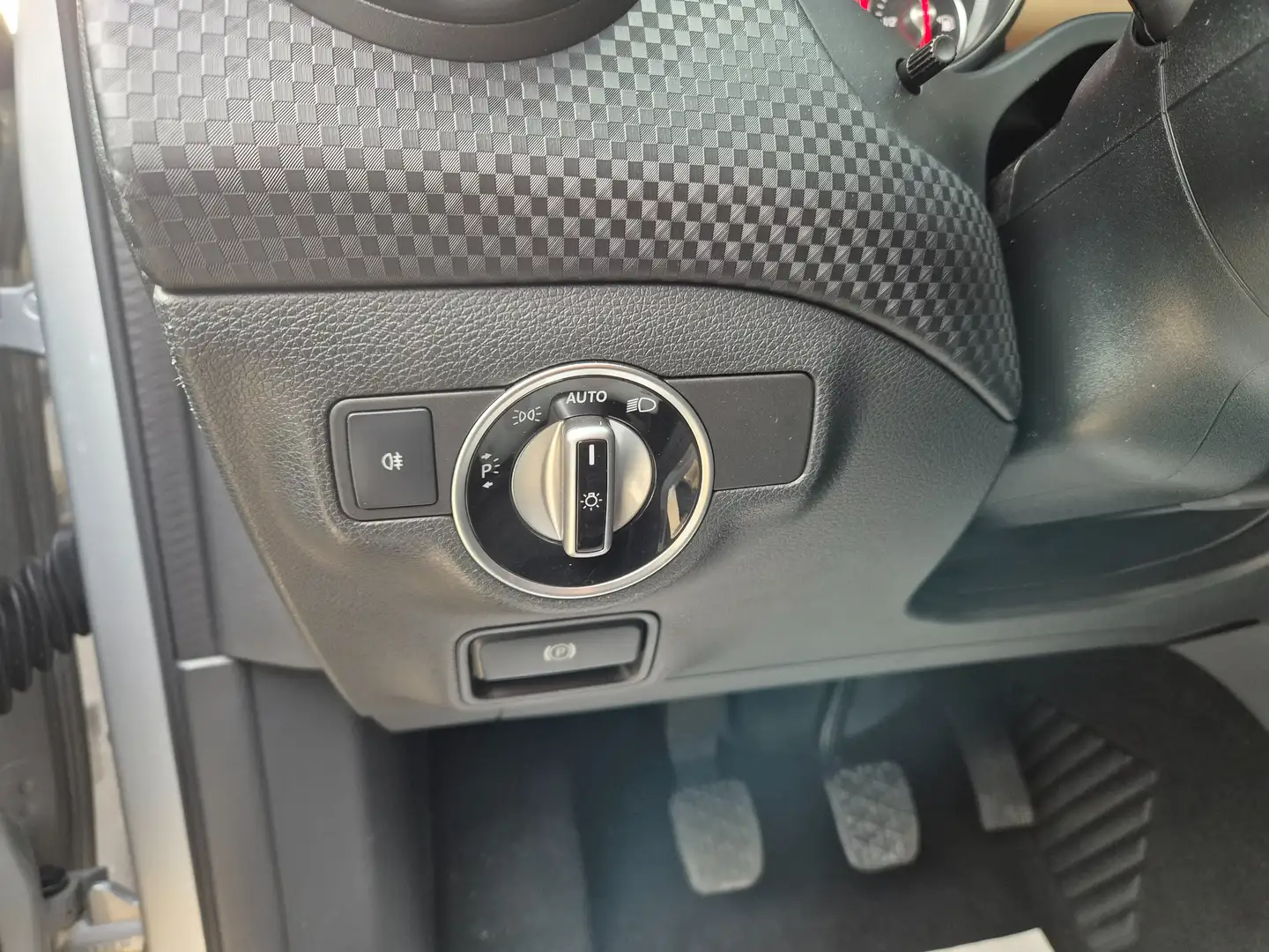 Mercedes-Benz A 180 d Premium my16 - immagine 8