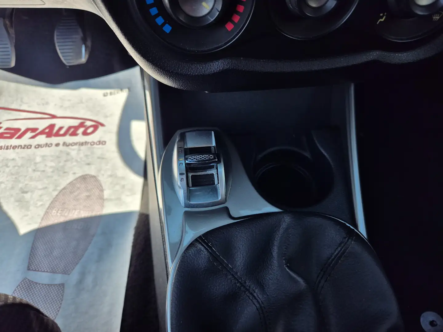 Alfa Romeo MiTo 1.4 tb Distinctive 120cv - immagine 9