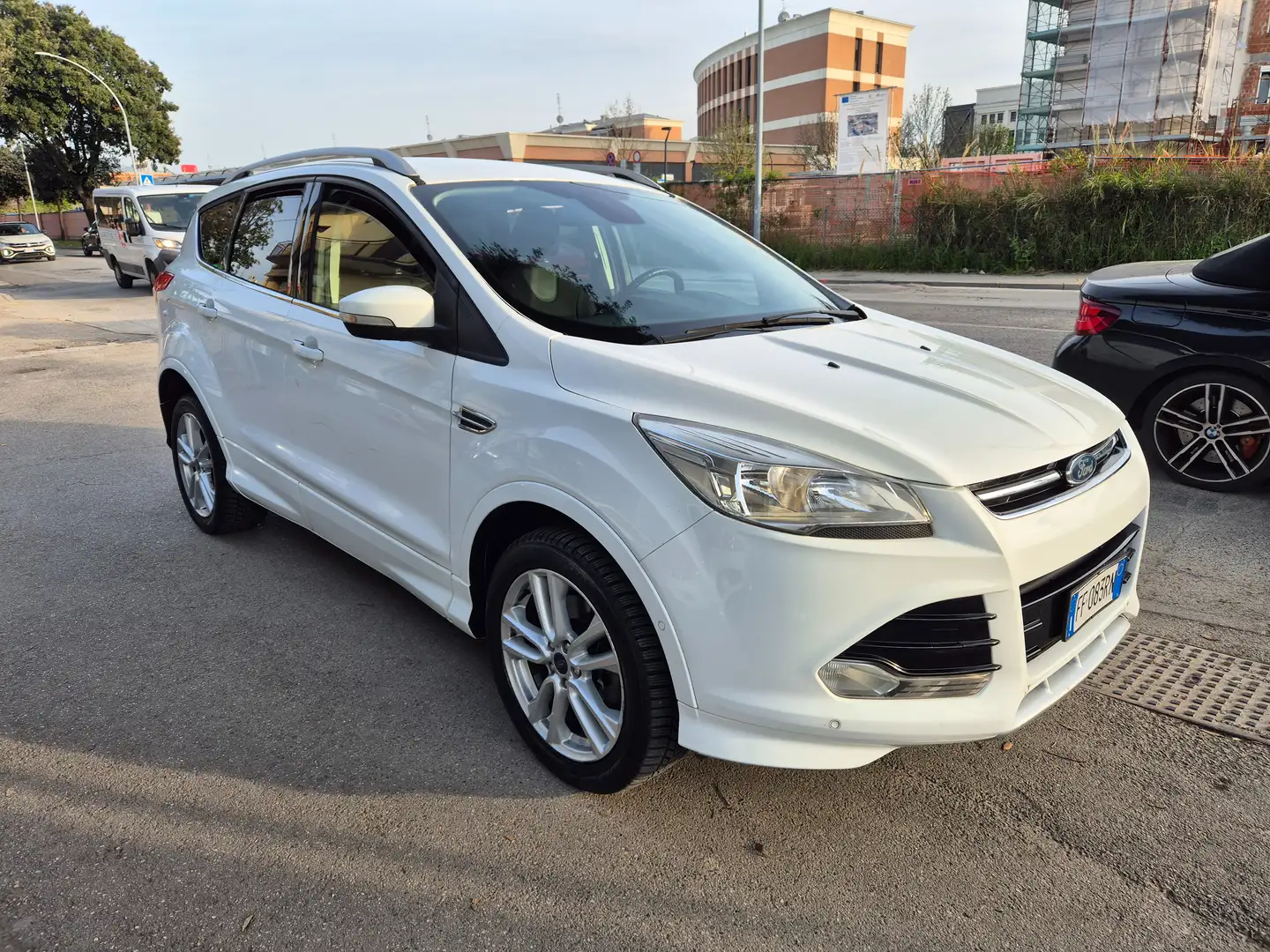 Ford Kuga 2.0 tdci Titanium 4wd 150CV AUT. AWD - immagine 2