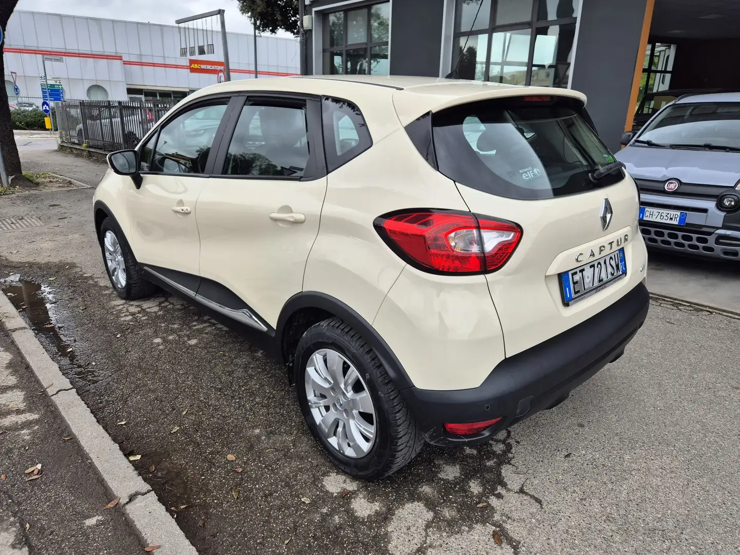 Renault Captur 1.5 dci Wave s - immagine 3