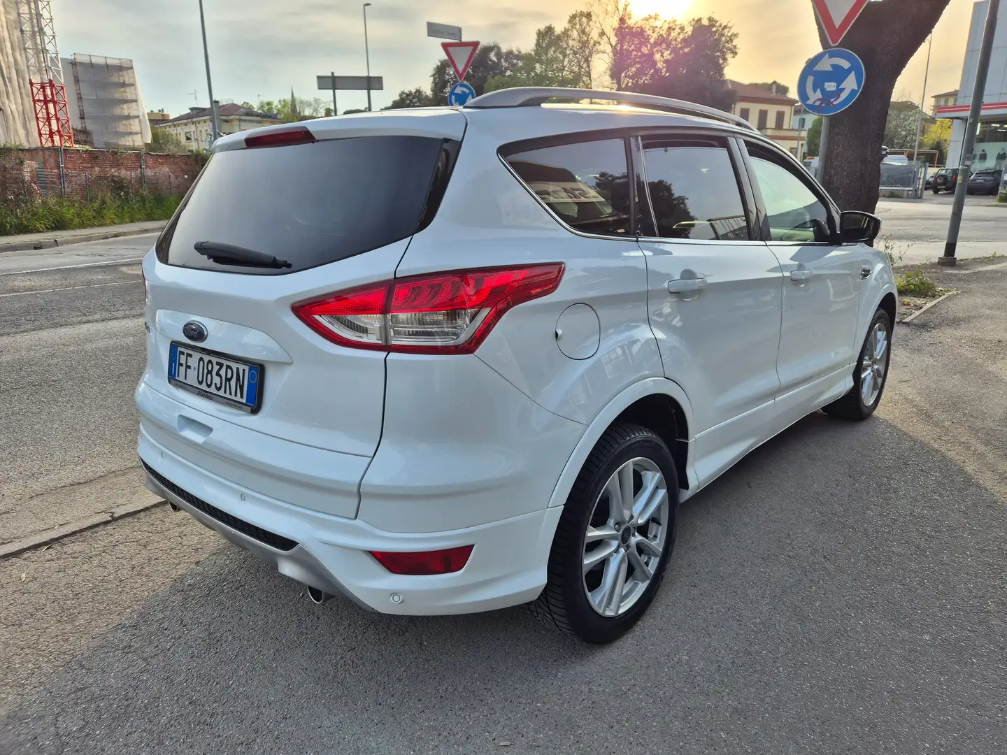 Ford Kuga 2.0 tdci Titanium 4wd 150CV AUT. AWD - immagine 3