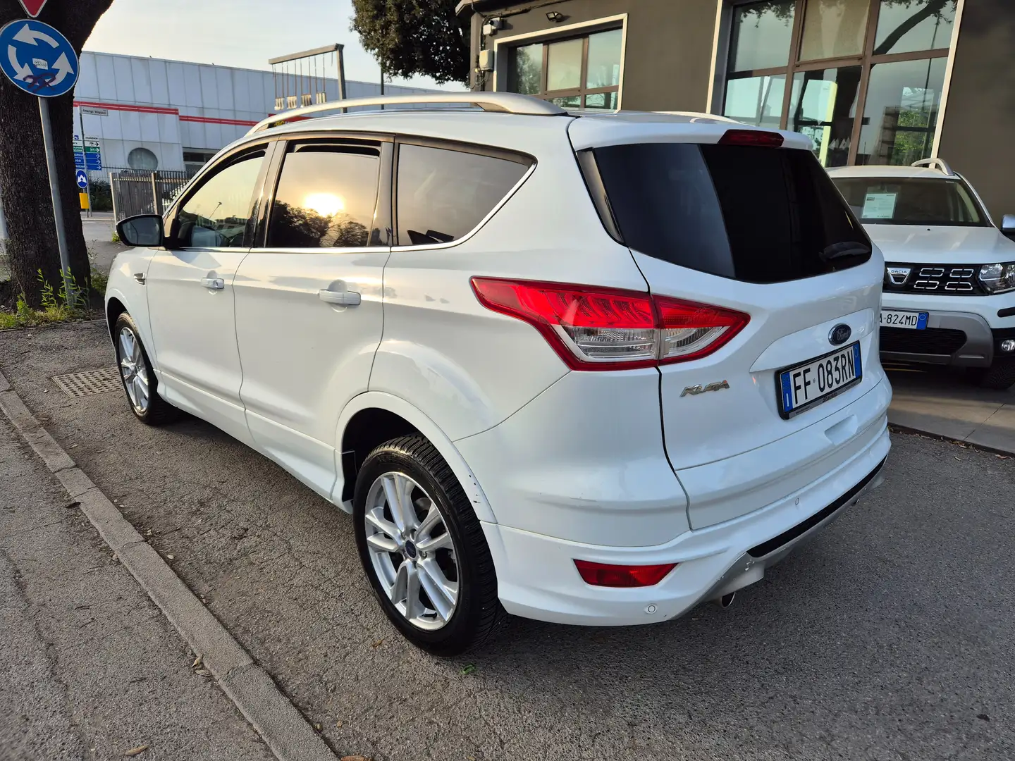 Ford Kuga 2.0 tdci Titanium 4wd 150CV AUT. AWD - immagine 4