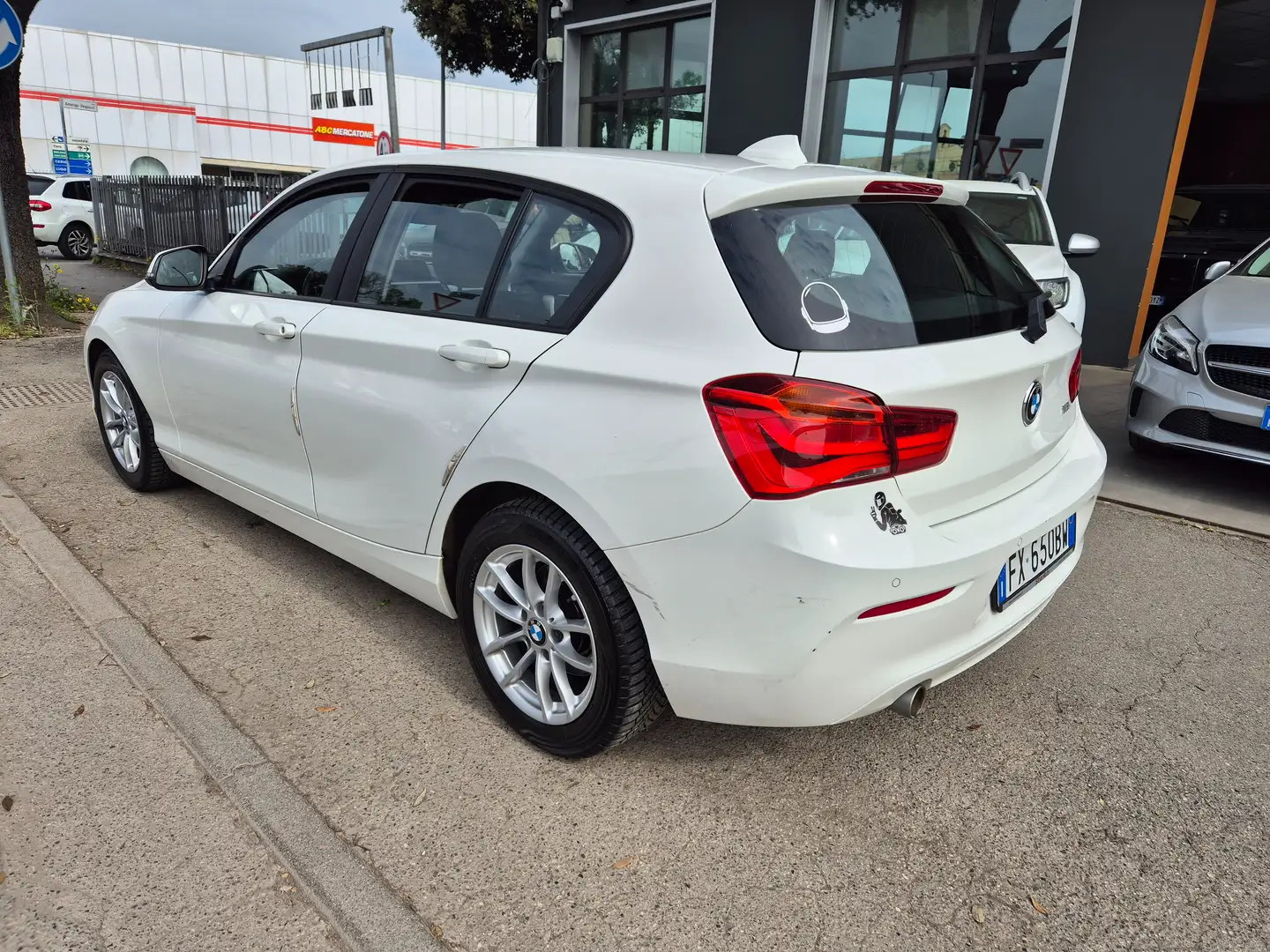 BMW 116i Advantage 5p - immagine 4
