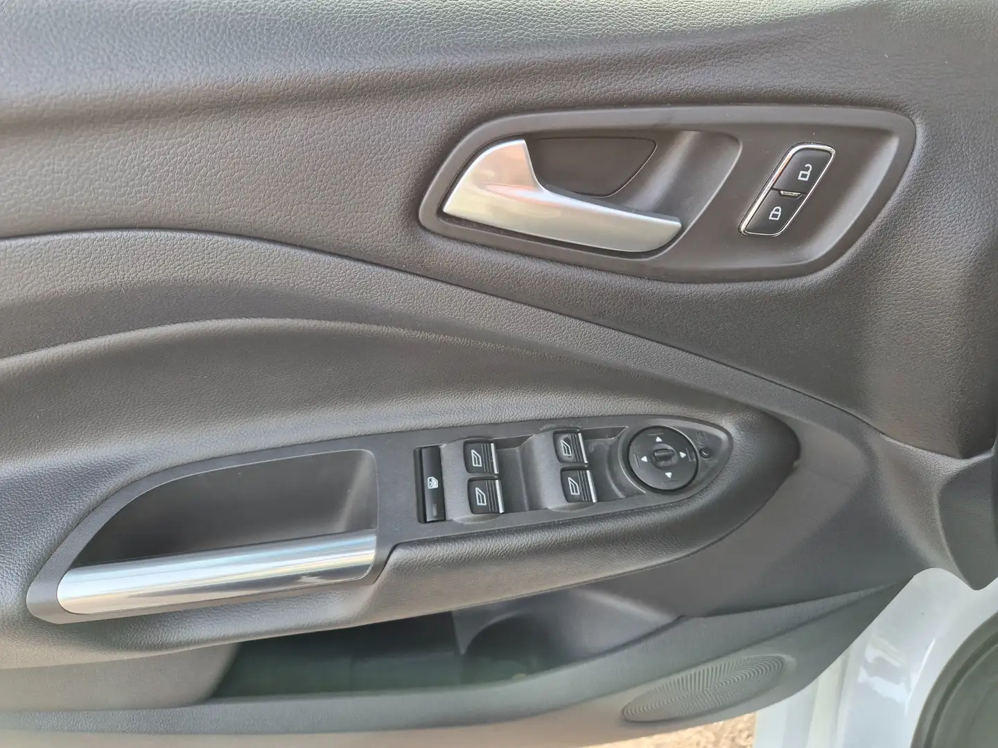 Ford Kuga 2.0 tdci Titanium 4wd 150CV AUT. AWD - immagine 7