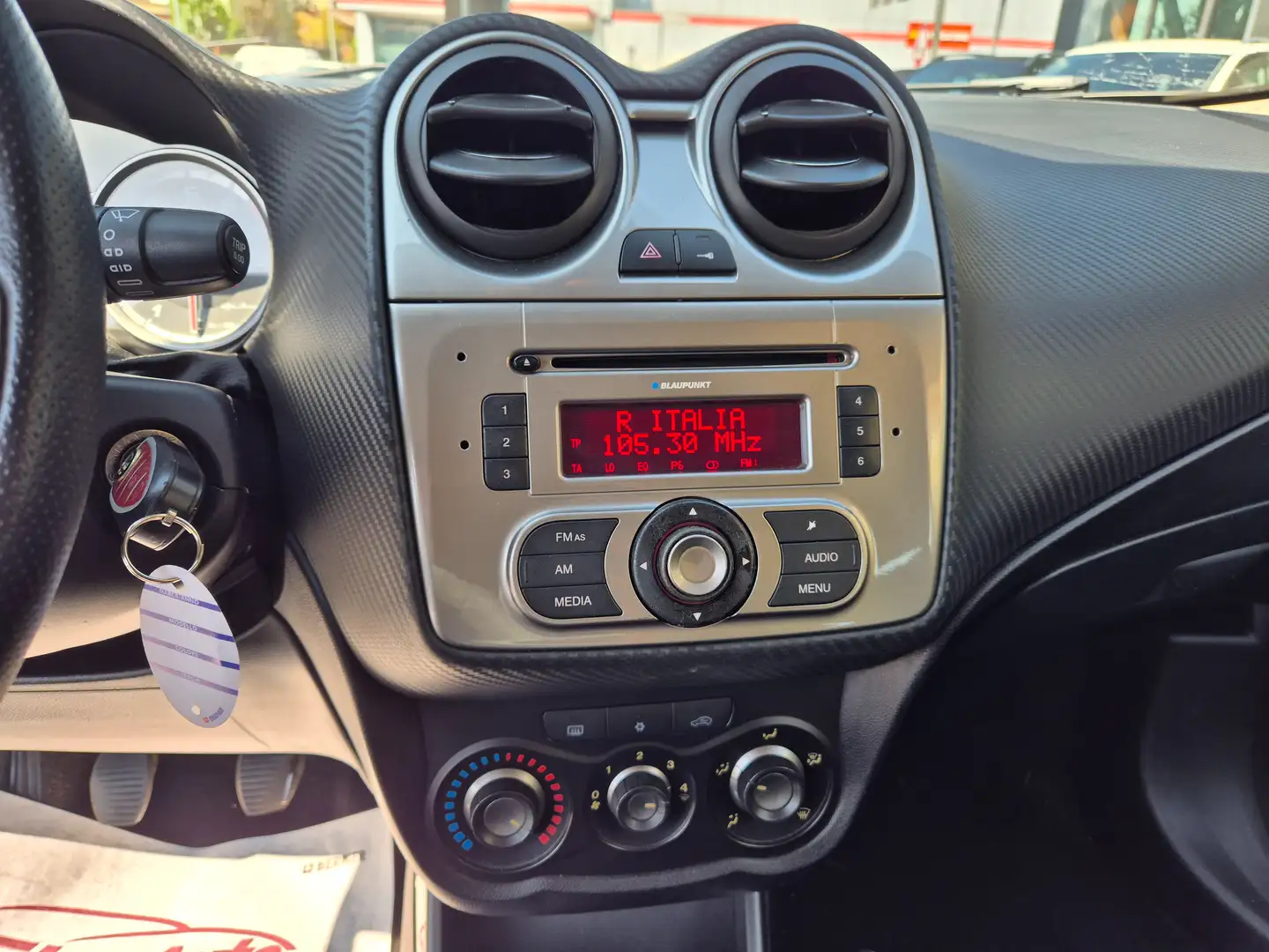 Alfa Romeo MiTo 1.4 tb Distinctive 120cv - immagine 8