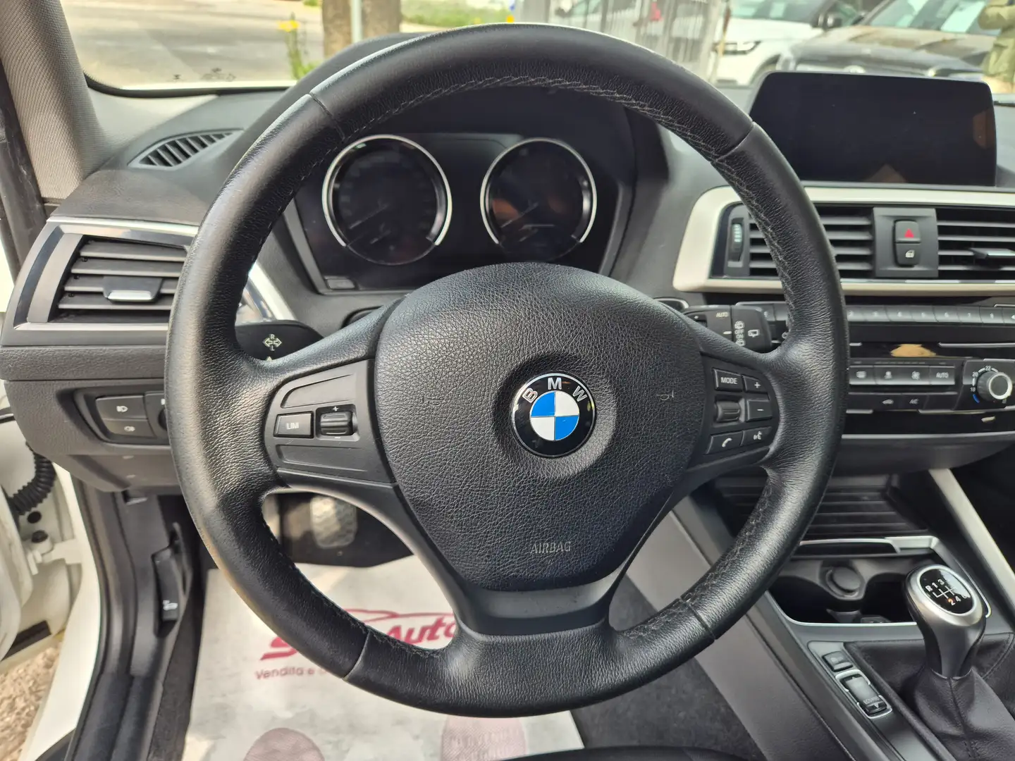 BMW 116i Advantage 5p - immagine 9