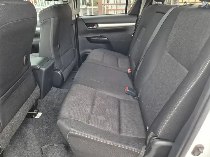 Toyota Hilux 2.4 d-4d double cab Lounge 4wd auto - immagine 14