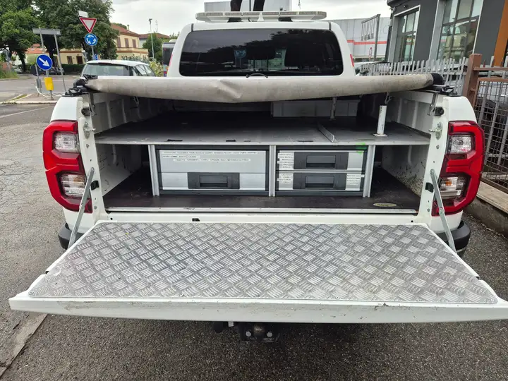 Toyota Hilux 2.4 d-4d double cab Lounge 4wd auto - immagine 15
