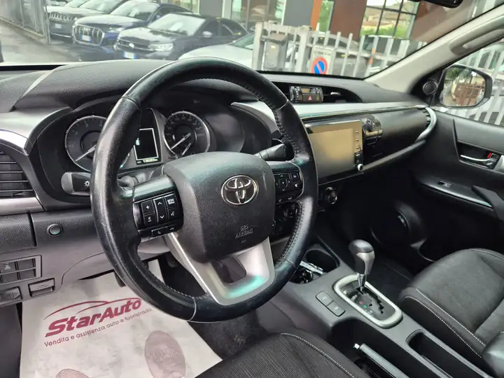 Toyota Hilux 2.4 d-4d double cab Lounge 4wd auto - immagine 6