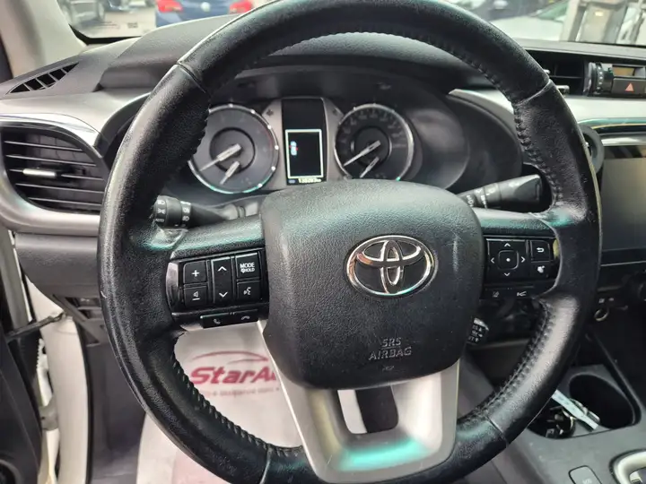 Toyota Hilux 2.4 d-4d double cab Lounge 4wd auto - immagine 9