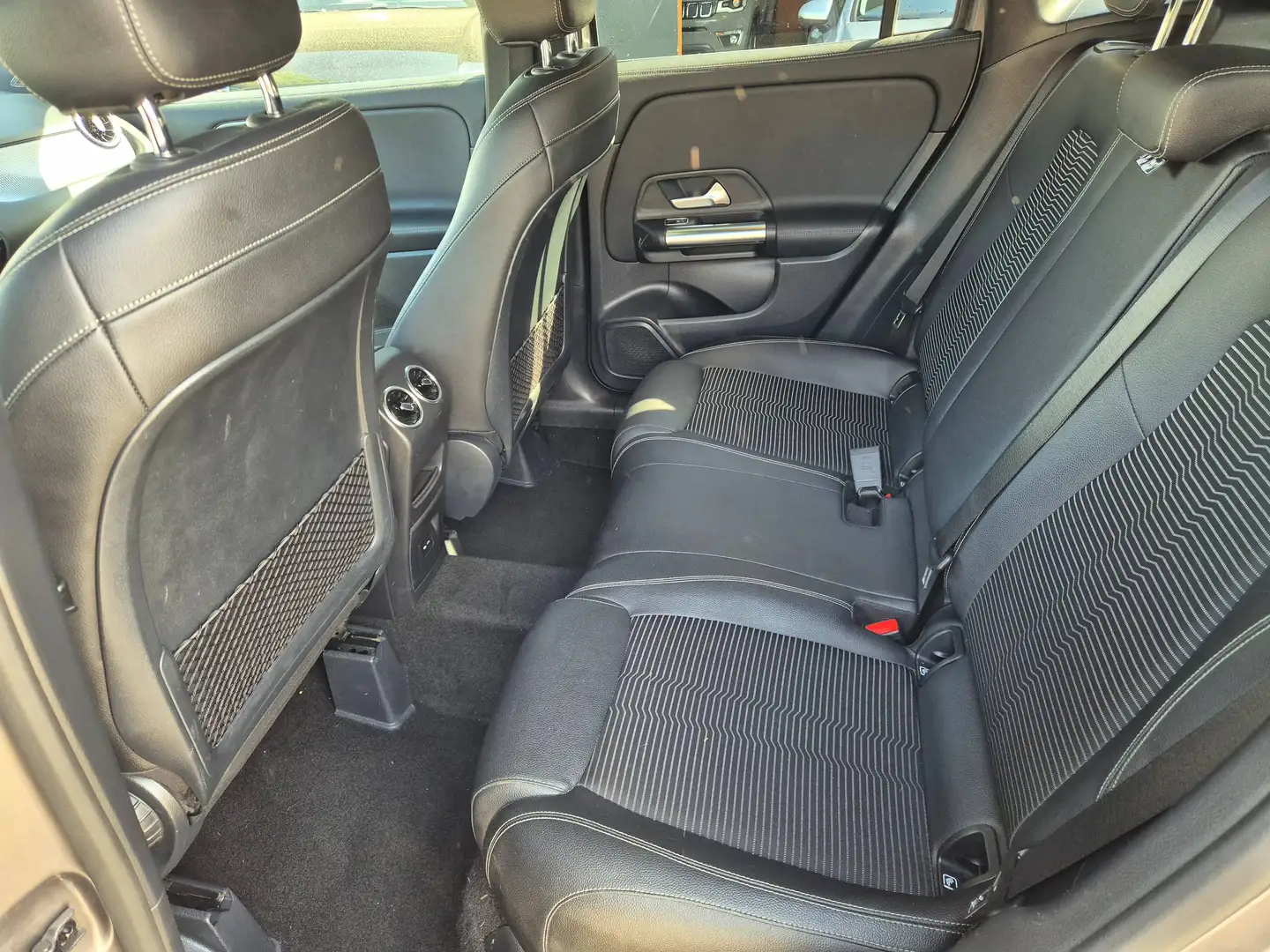 Mercedes-Benz GLA 180 d Business auto - immagine 13