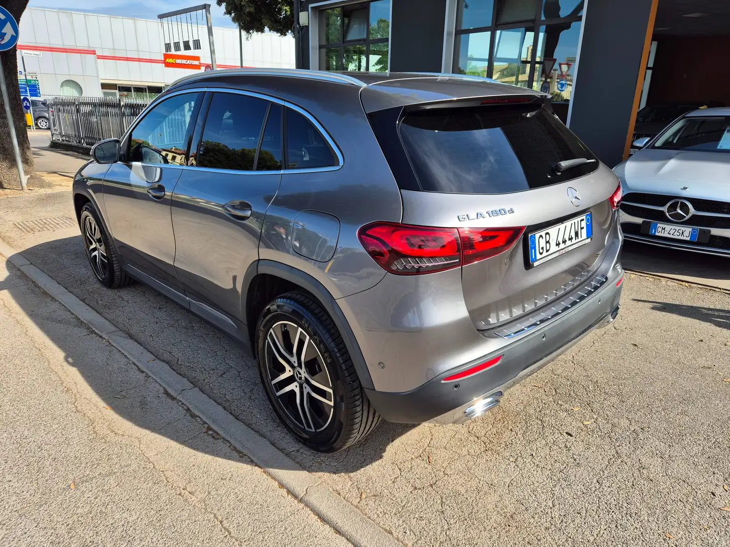 Mercedes-Benz GLA 180 d Business auto - immagine 4