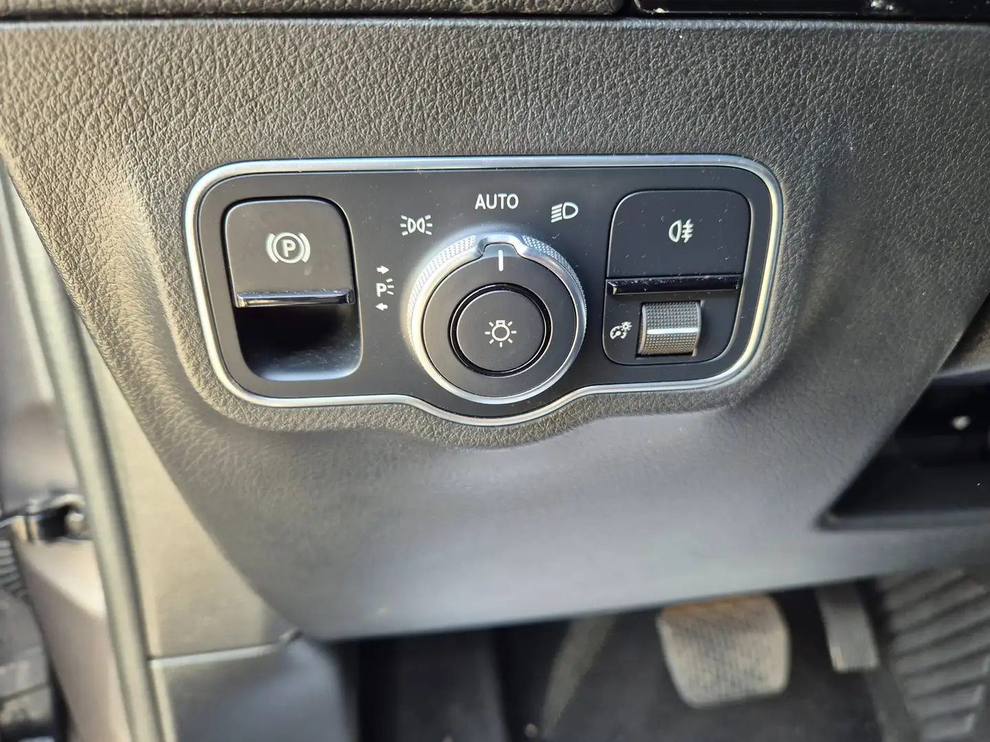 Mercedes-Benz GLA 180 d Business auto - immagine 8
