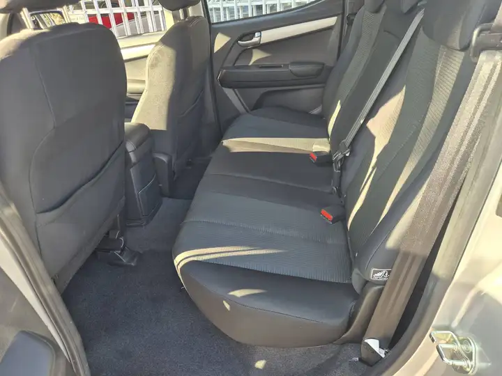Isuzu D-Max 1.9 td crew Planet 4x4 - immagine 15