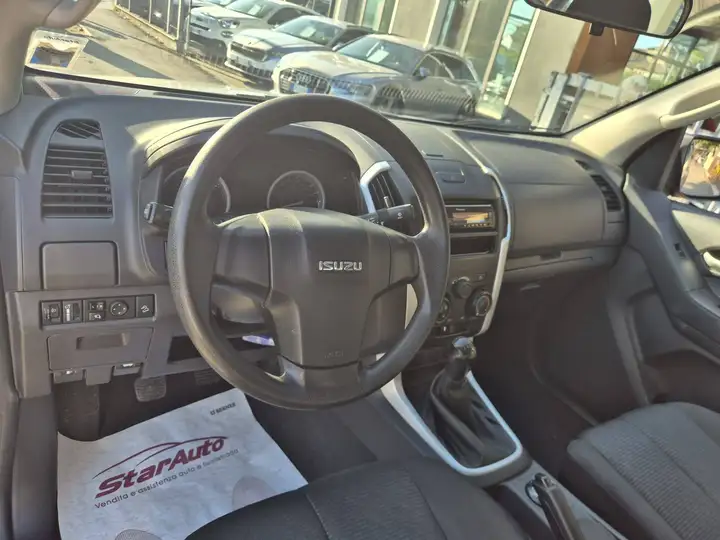 Isuzu D-Max 1.9 td crew Planet 4x4 - immagine 4