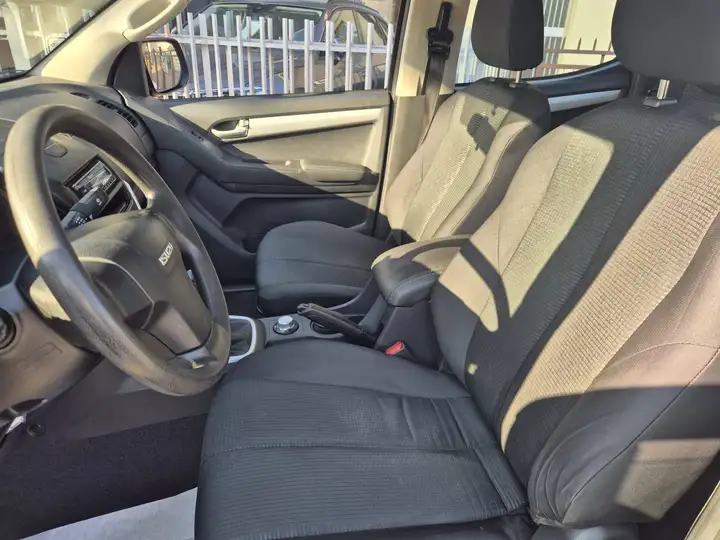 Isuzu D-Max 1.9 td crew Planet 4x4 - immagine 6
