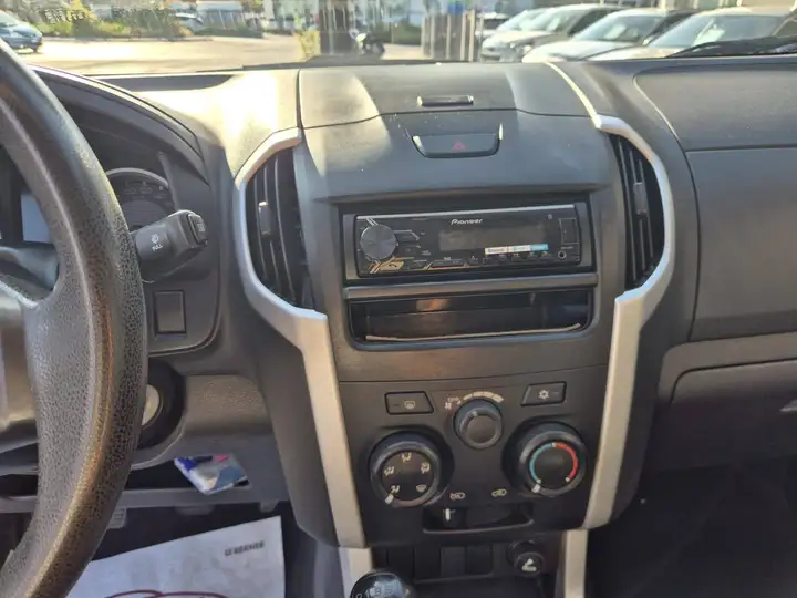 Isuzu D-Max 1.9 td crew Planet 4x4 - immagine 10