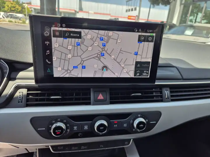Audi A4 Avant 35 2.0 tdi mhev Business 163cv s-tronic - immagine 11