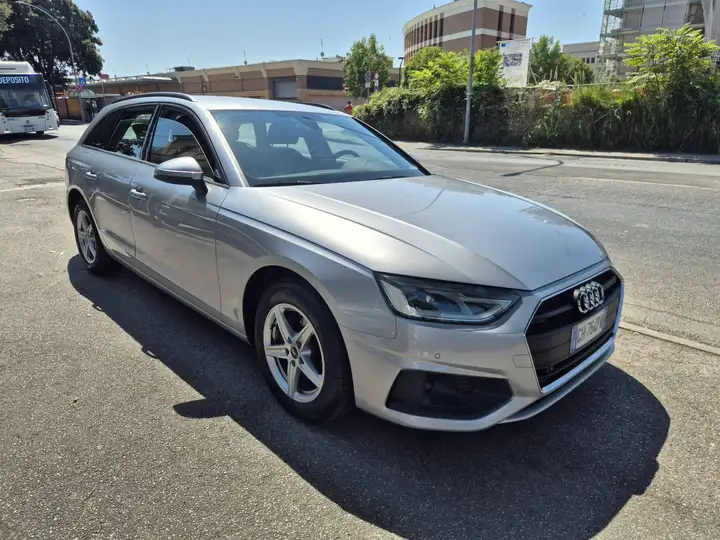 Audi A4 Avant 35 2.0 tdi mhev Business 163cv s-tronic - immagine 2