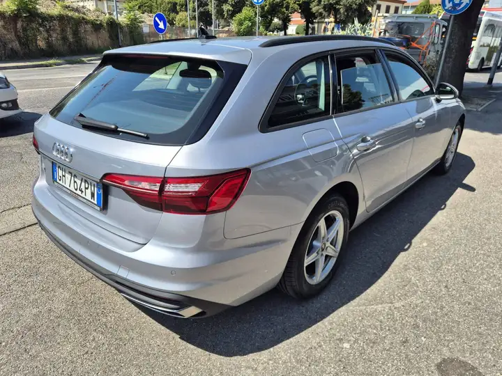 Audi A4 Avant 35 2.0 tdi mhev Business 163cv s-tronic - immagine 3