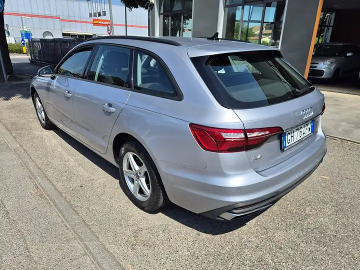 Audi A4 Avant 35 2.0 tdi mhev Business 163cv s-tronic - immagine 4