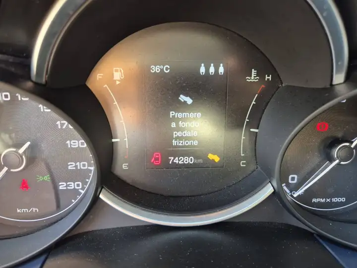 Fiat 500X 1.3 mjet Club 95cv - immagine 9